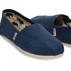NEW W TAGS: TOMS Women’s Navy Alpargata size 7